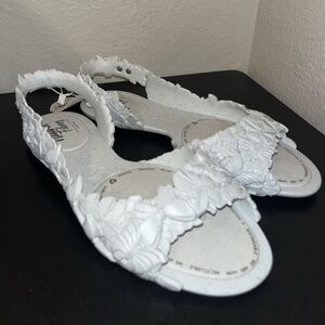 NWT Sunies FLEXI Butterfly White Adjustable Sandals